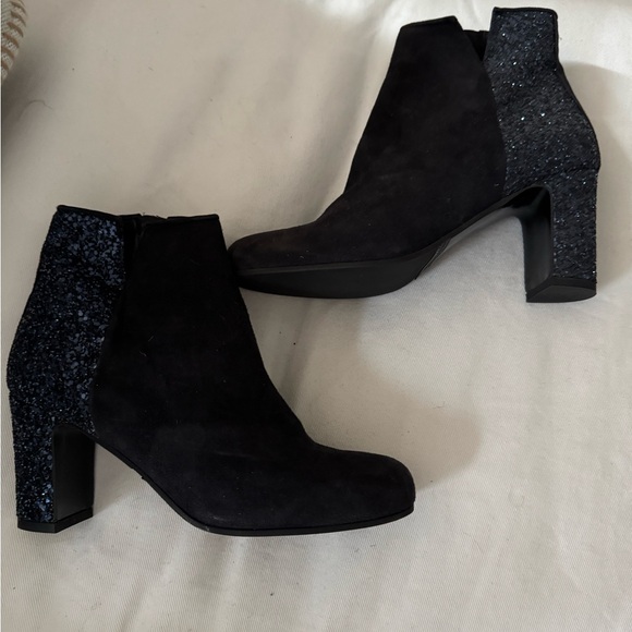 Italian Suede Sparkly booties - Picture 5 of 7
